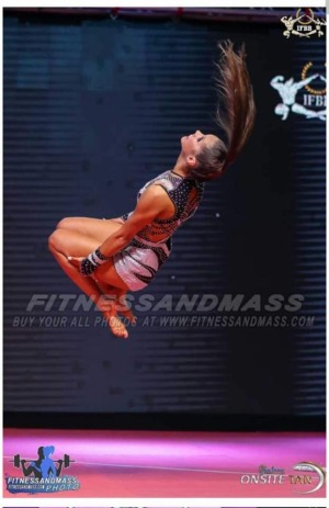 Salto w wykonaniu Emilii na Mistrzostwach Świata młodzieży